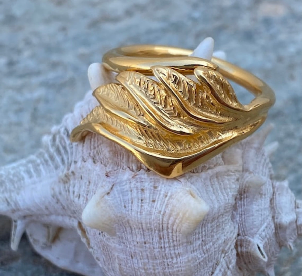 Angel wing ring gold