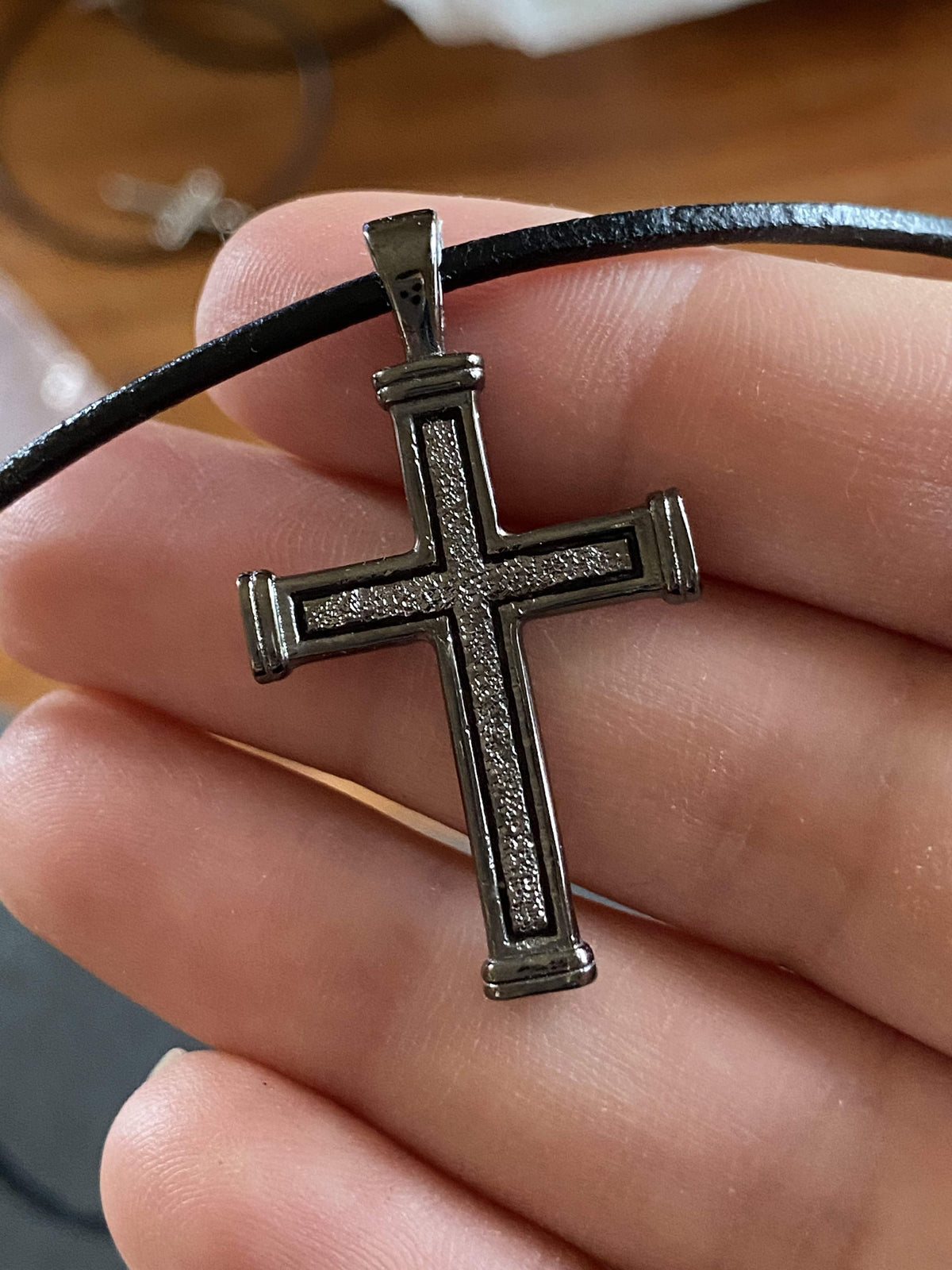 Men&#39;s black cross necklace with leather cord 