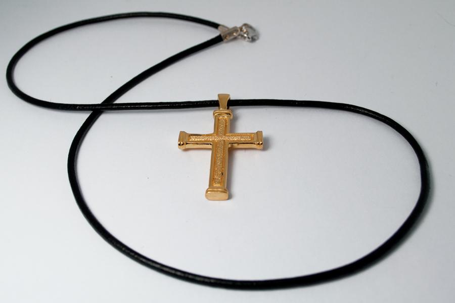 Men&#39;s gold cross necklace with leather cord 