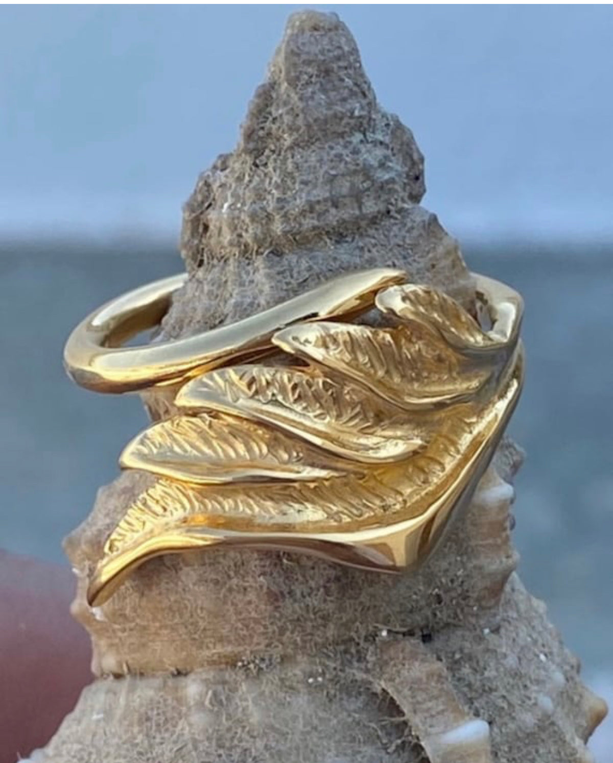 Angel wing ring gold