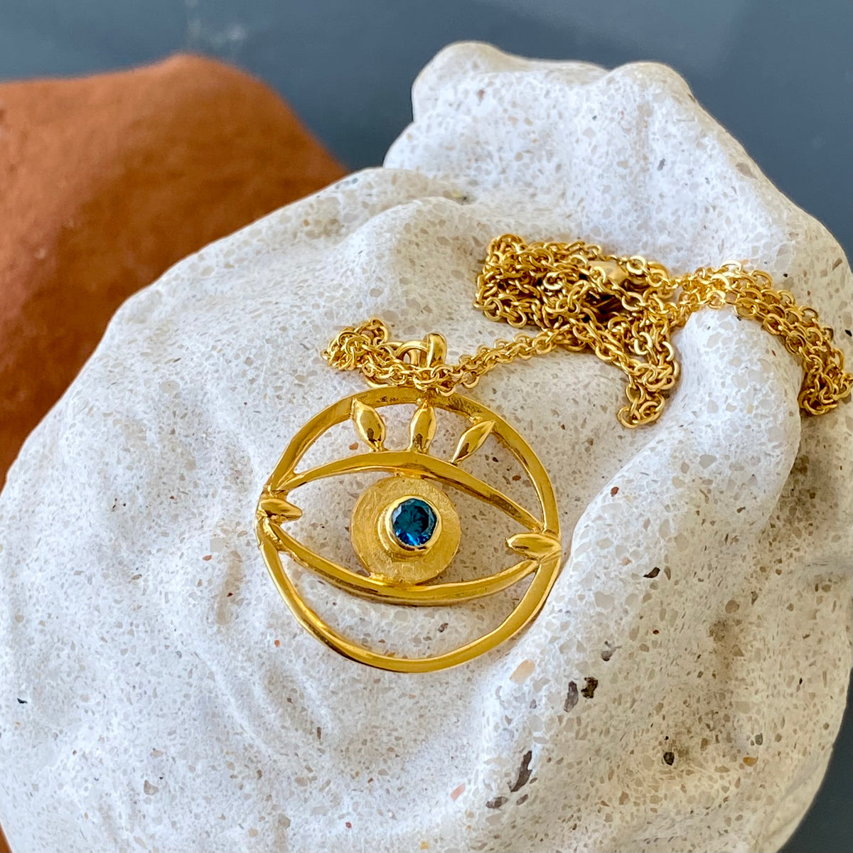 Evil eye necklace gold with blue gemstone