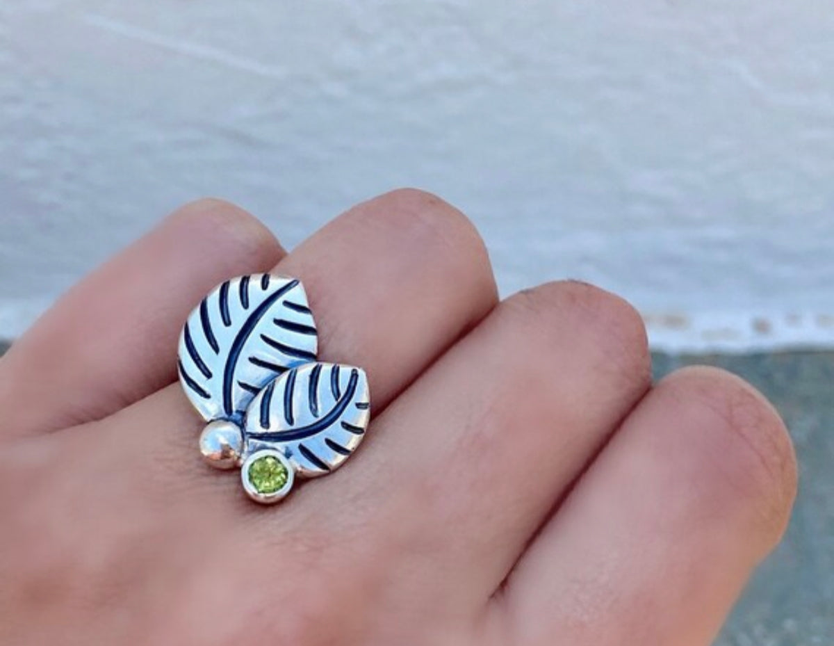 leaf ring silver with peridot gemstone