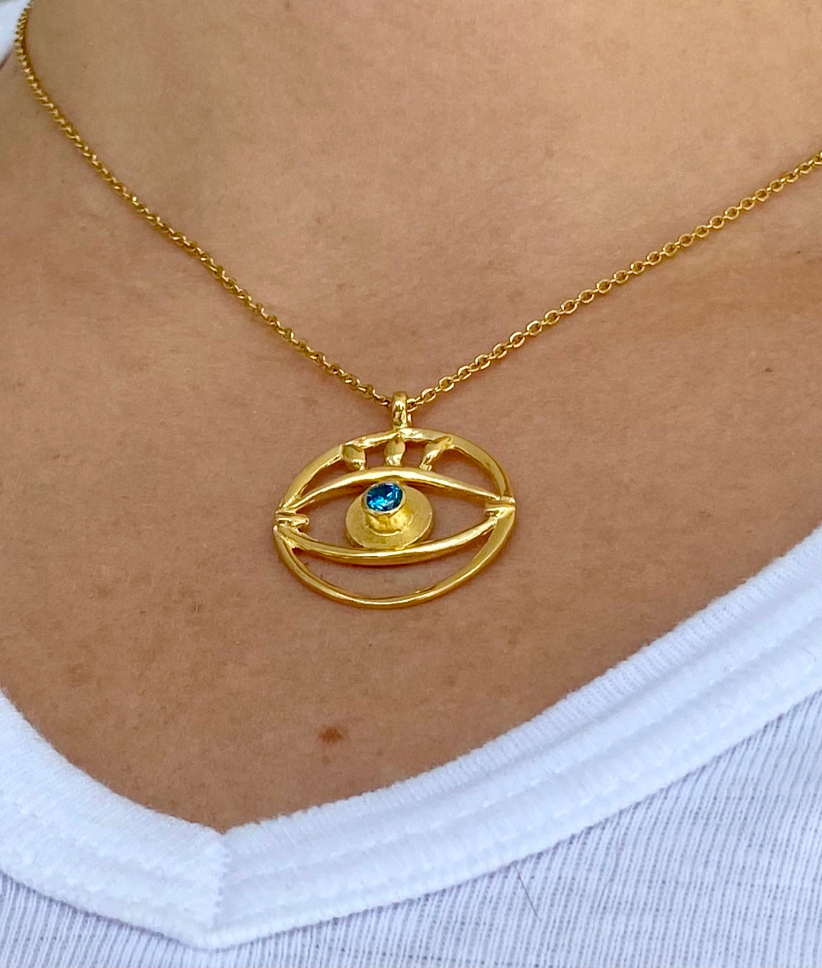 Evil eye necklace gold with blue gemstone