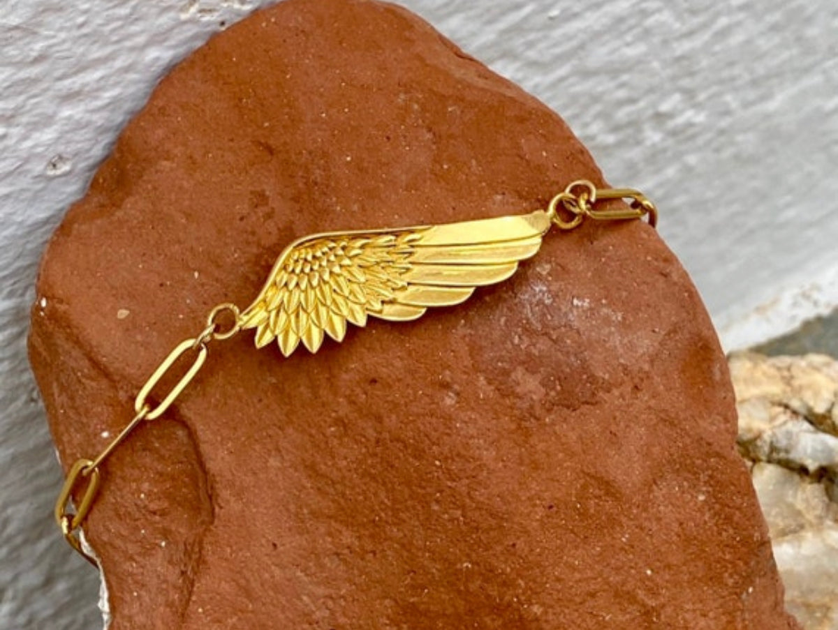 Angel wing bracelet gold