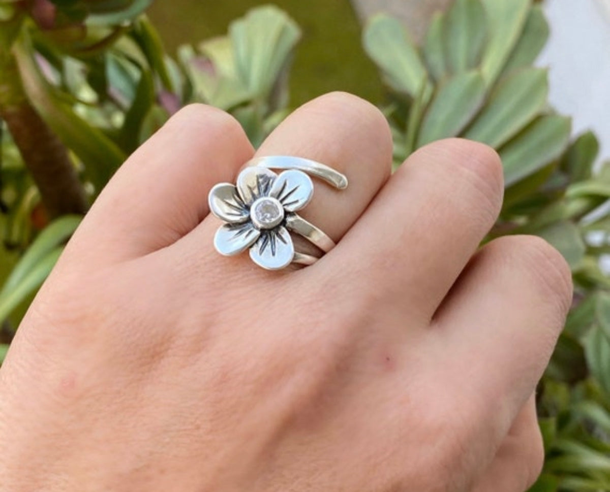 flower ring with zircon
