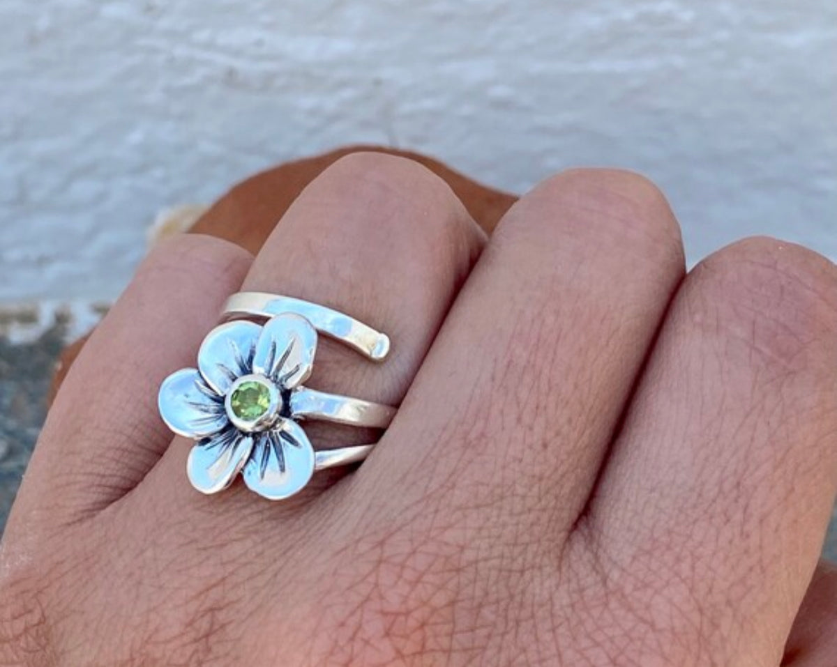 flower ring with peridot