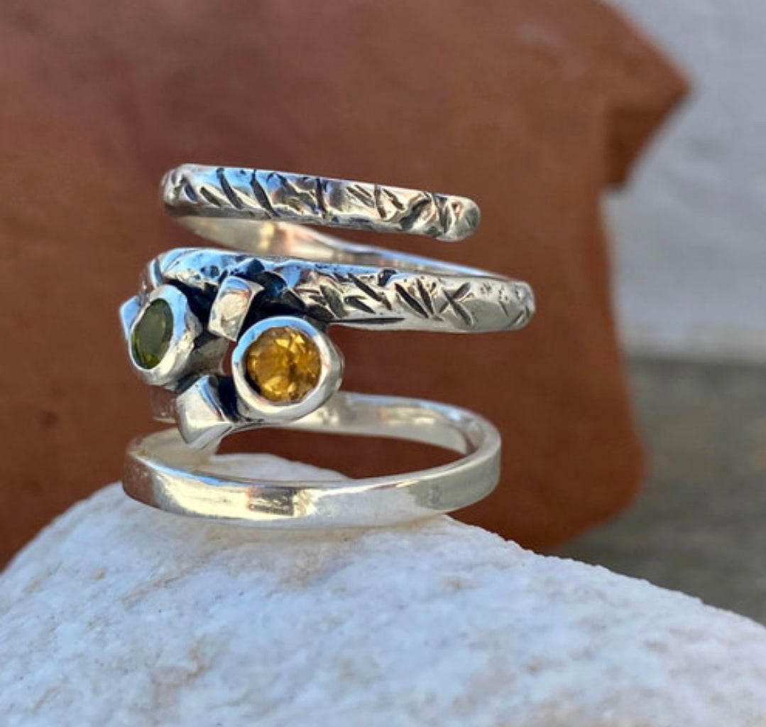 Silver spiral ring adjustable, spring ring with citrine and peridot