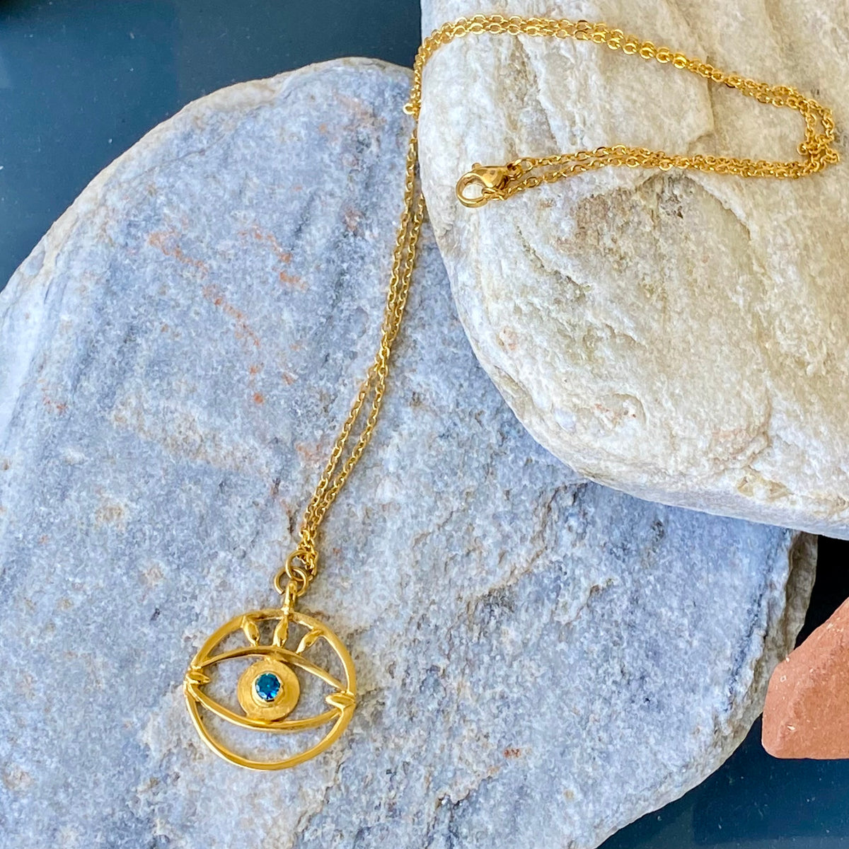 Evil eye necklace gold with blue gemstone