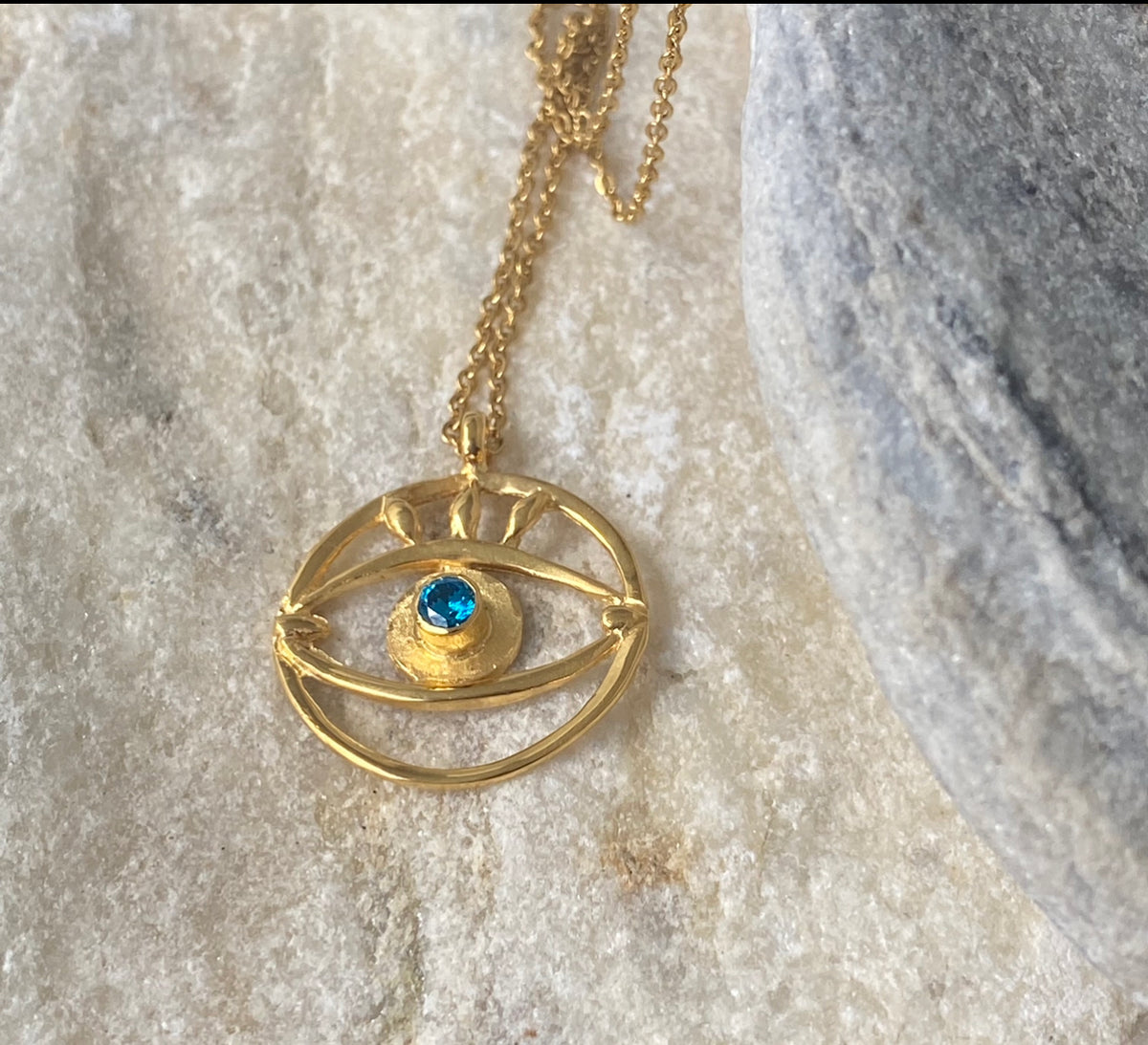 Evil eye necklace gold with blue gemstone