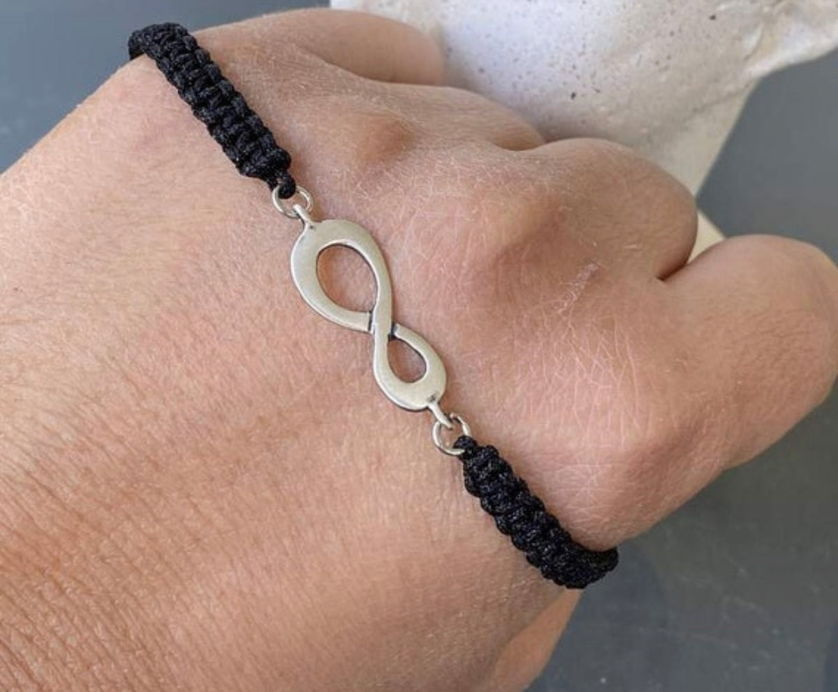 infinity bracelet silver with black macrame