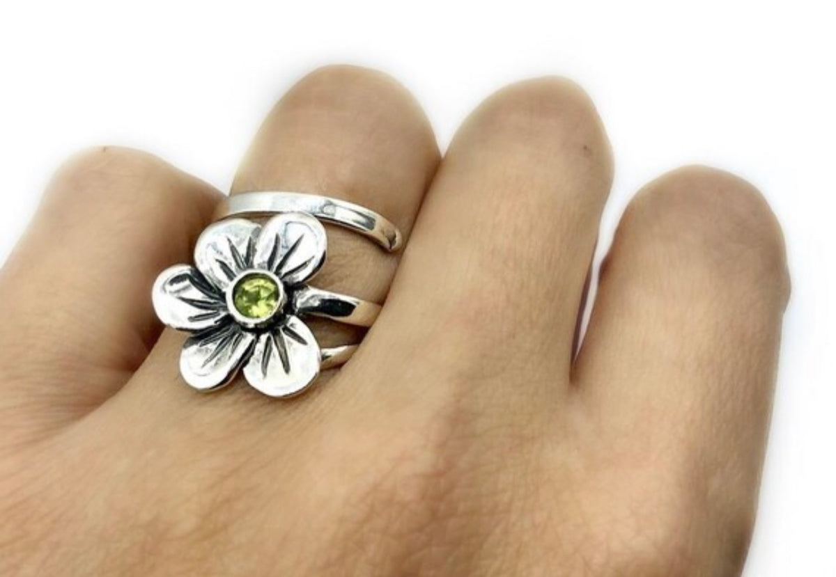 flower ring with peridot