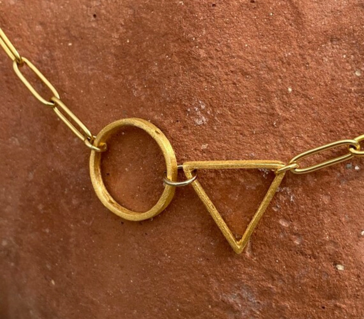 circle and triangle necklace with paper chain chain