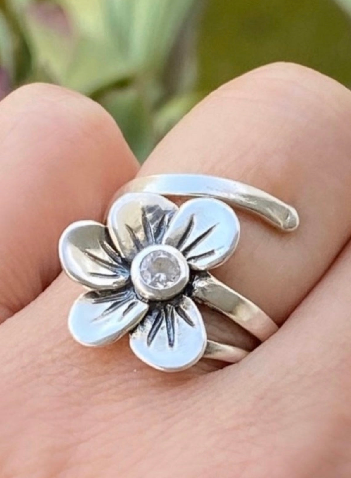 flower ring with zircon
