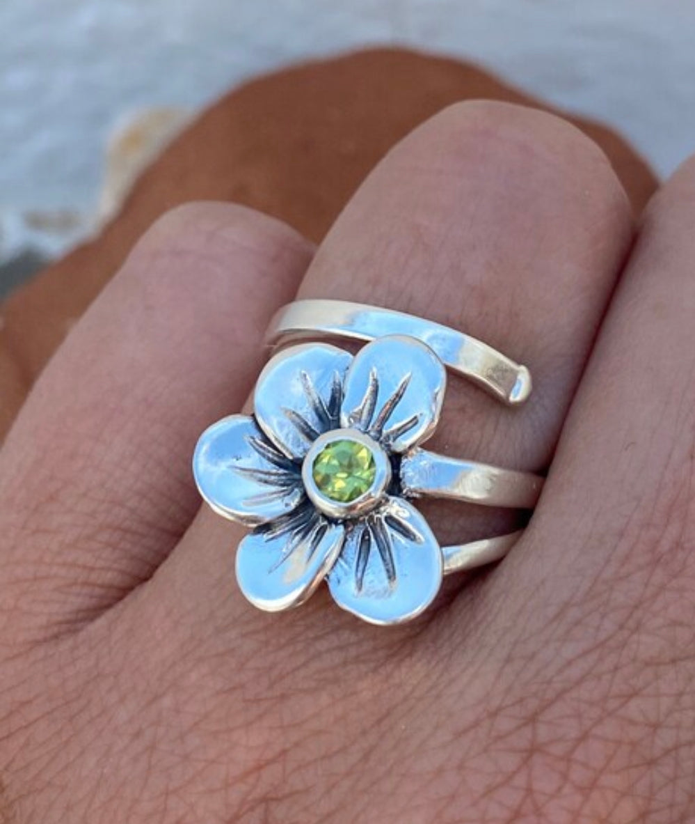 flower ring with peridot