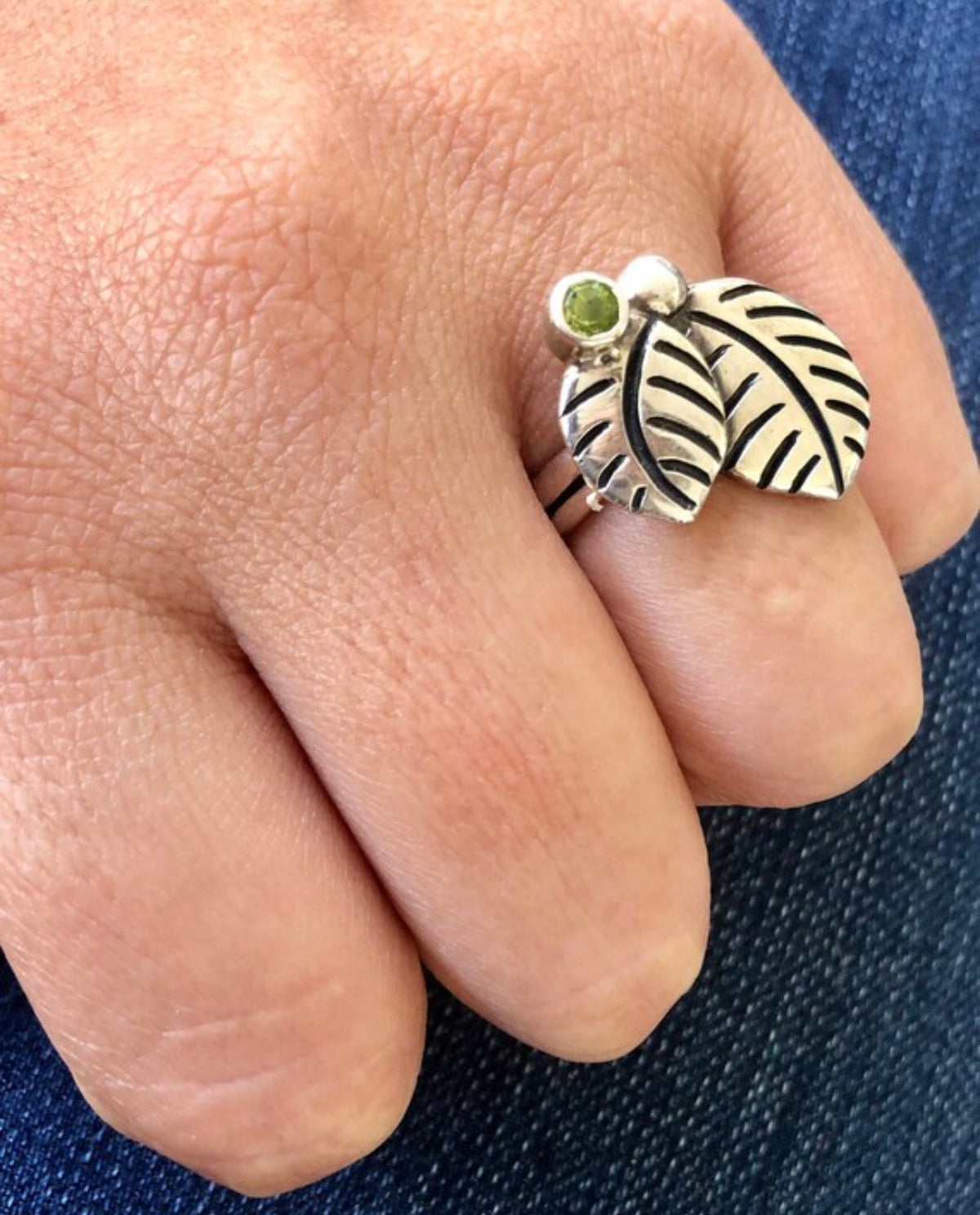 leaf ring silver with peridot gemstone