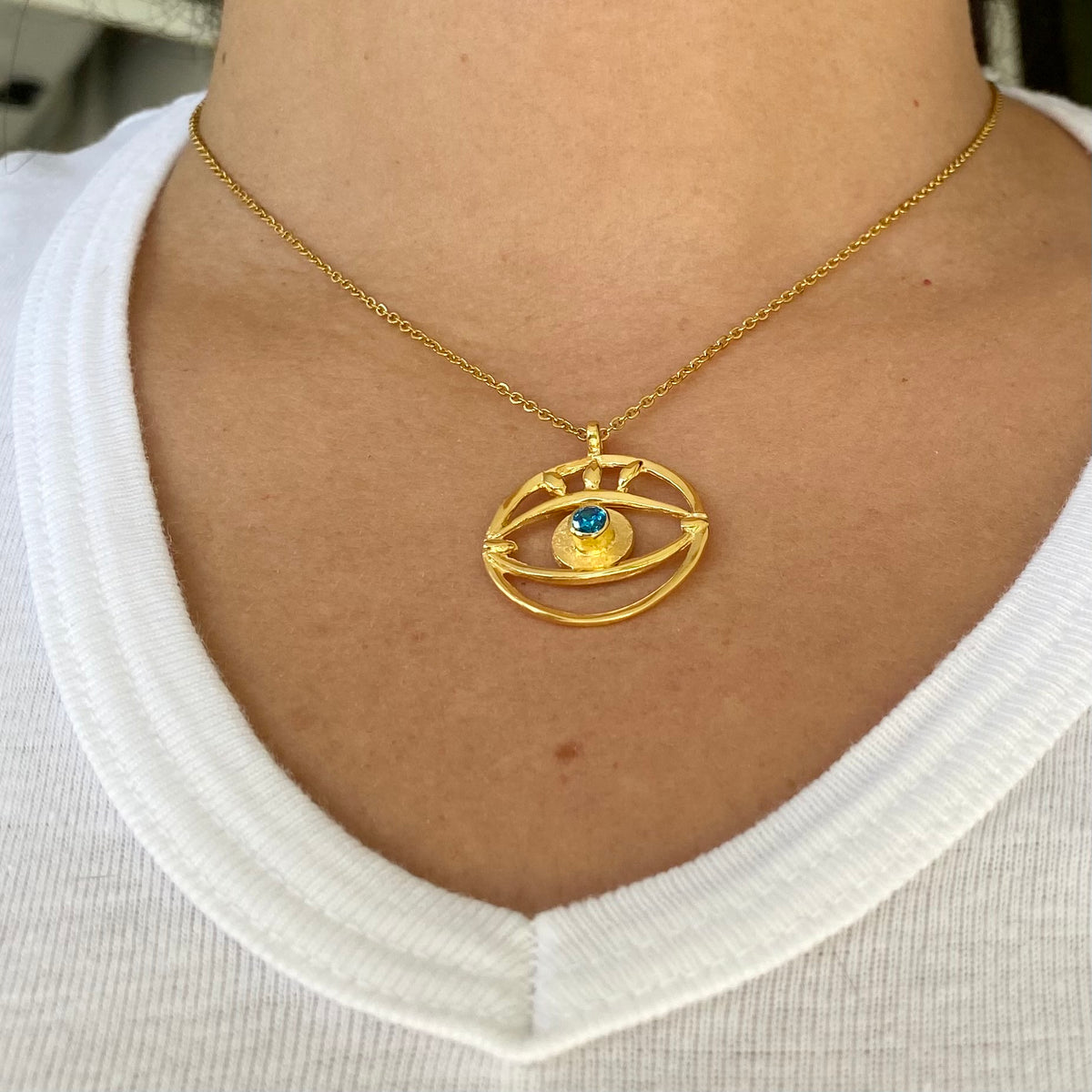 Evil eye necklace gold with blue gemstone