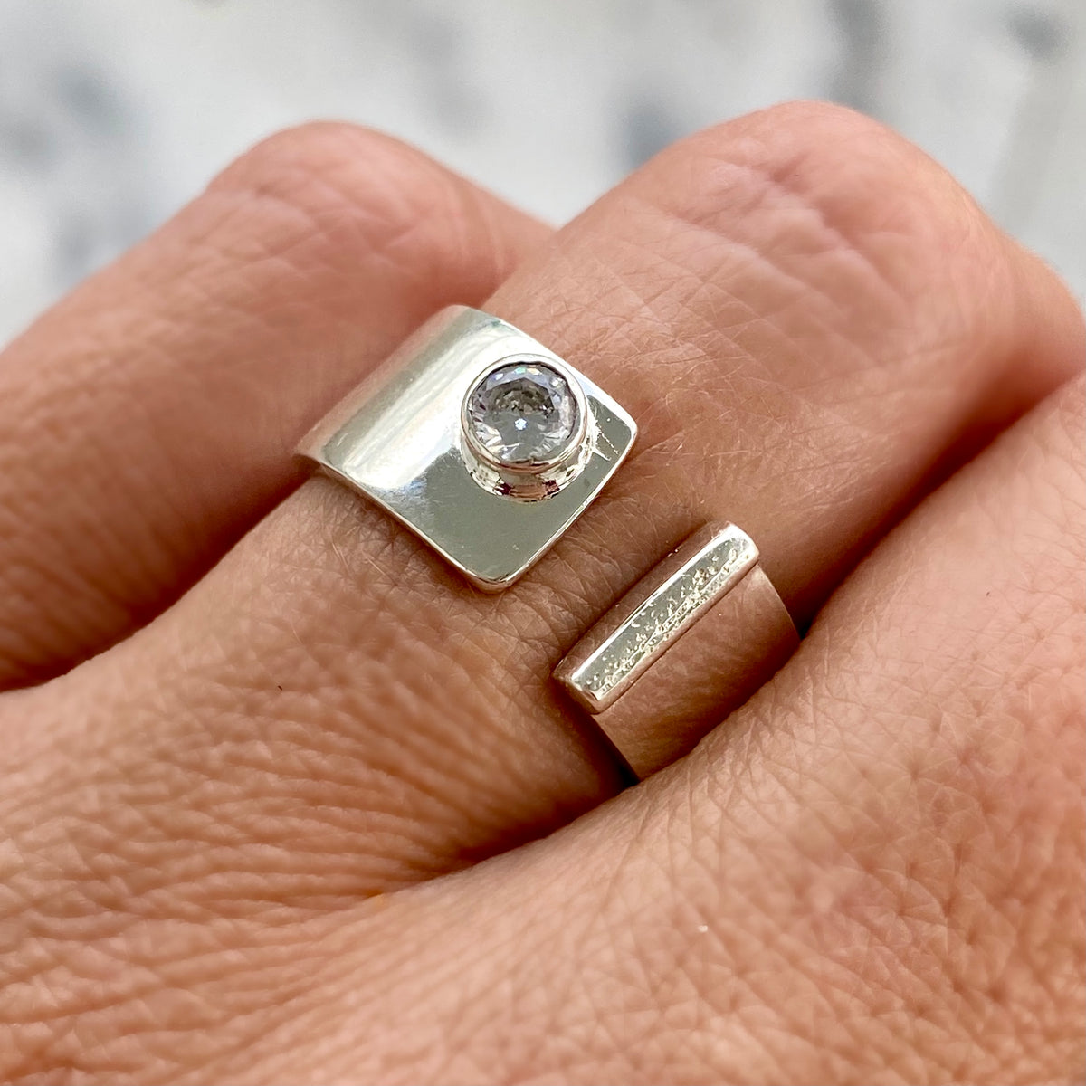 Silver ring with zircon gemstone, adjustable ring