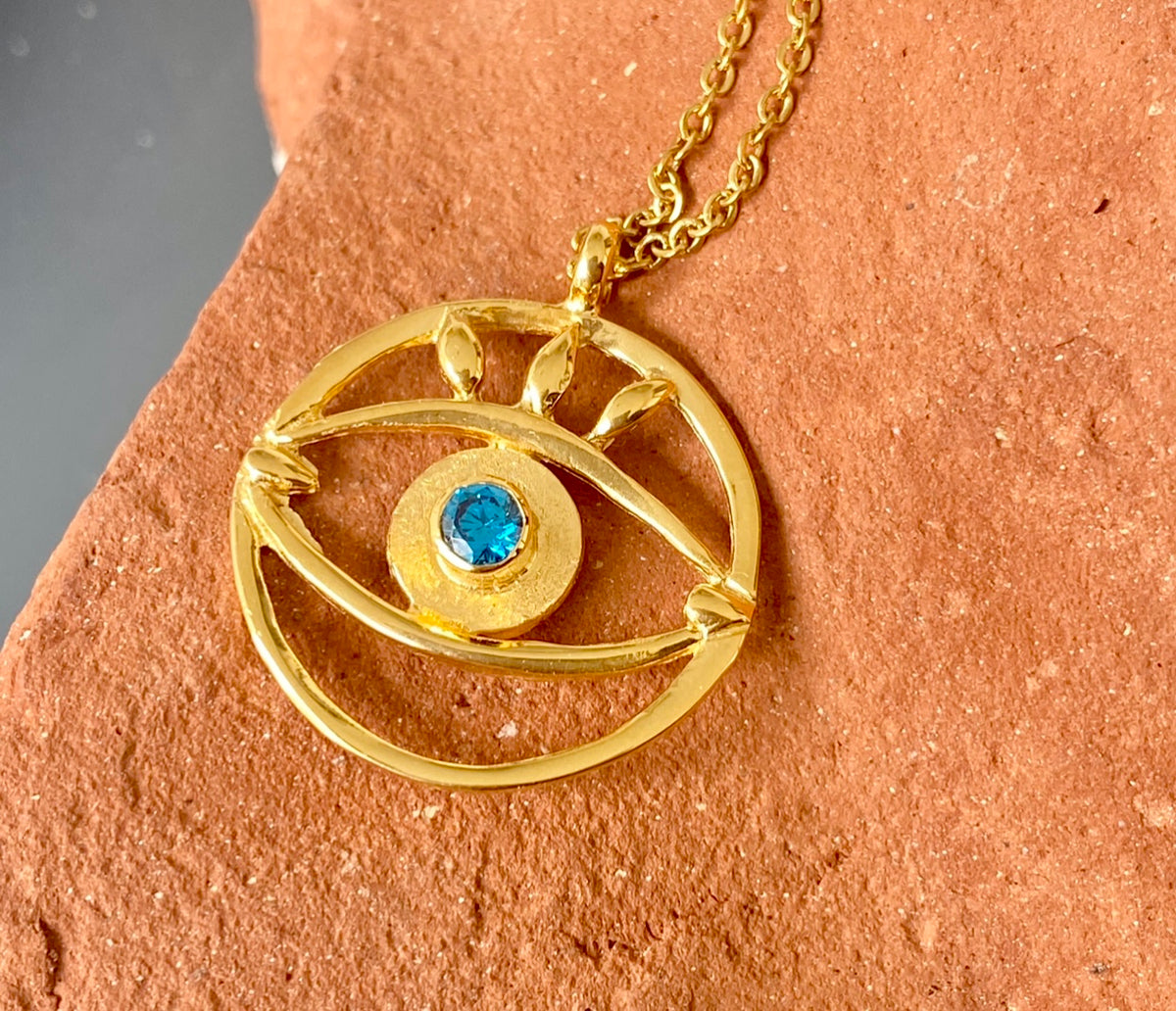 Evil eye necklace gold with blue gemstone